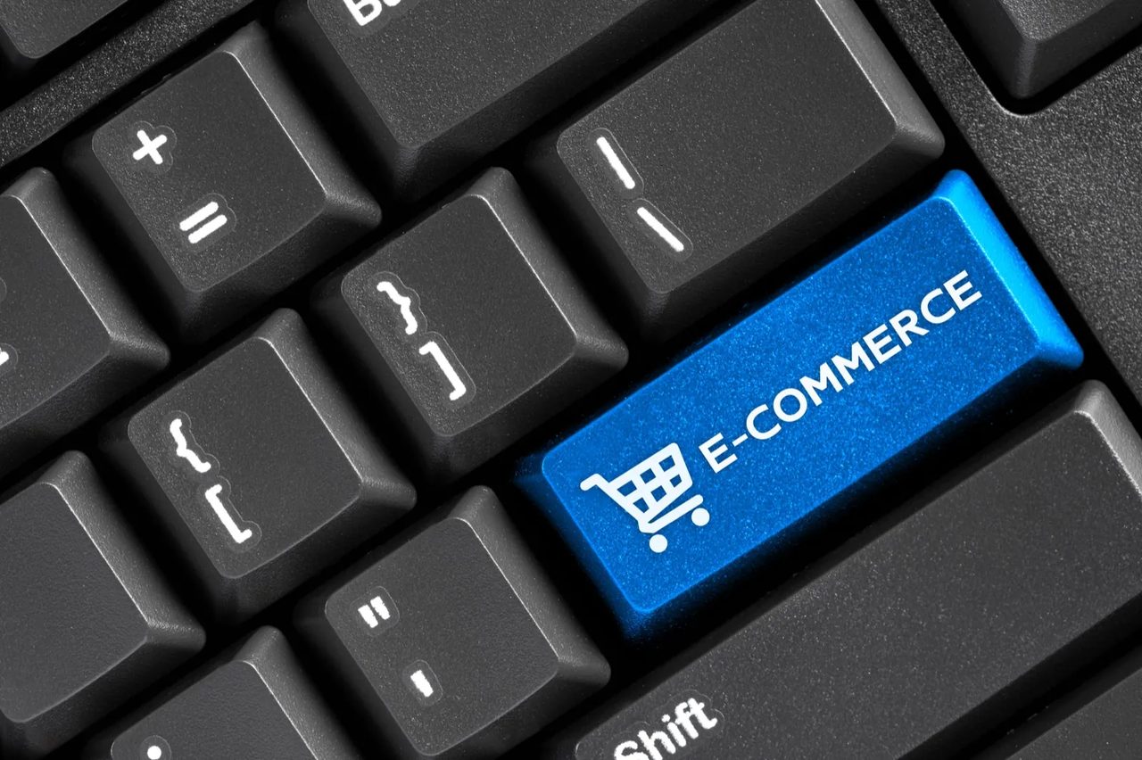 start sprzedaży e-commerce od pierwszego kroku na klawiaturze